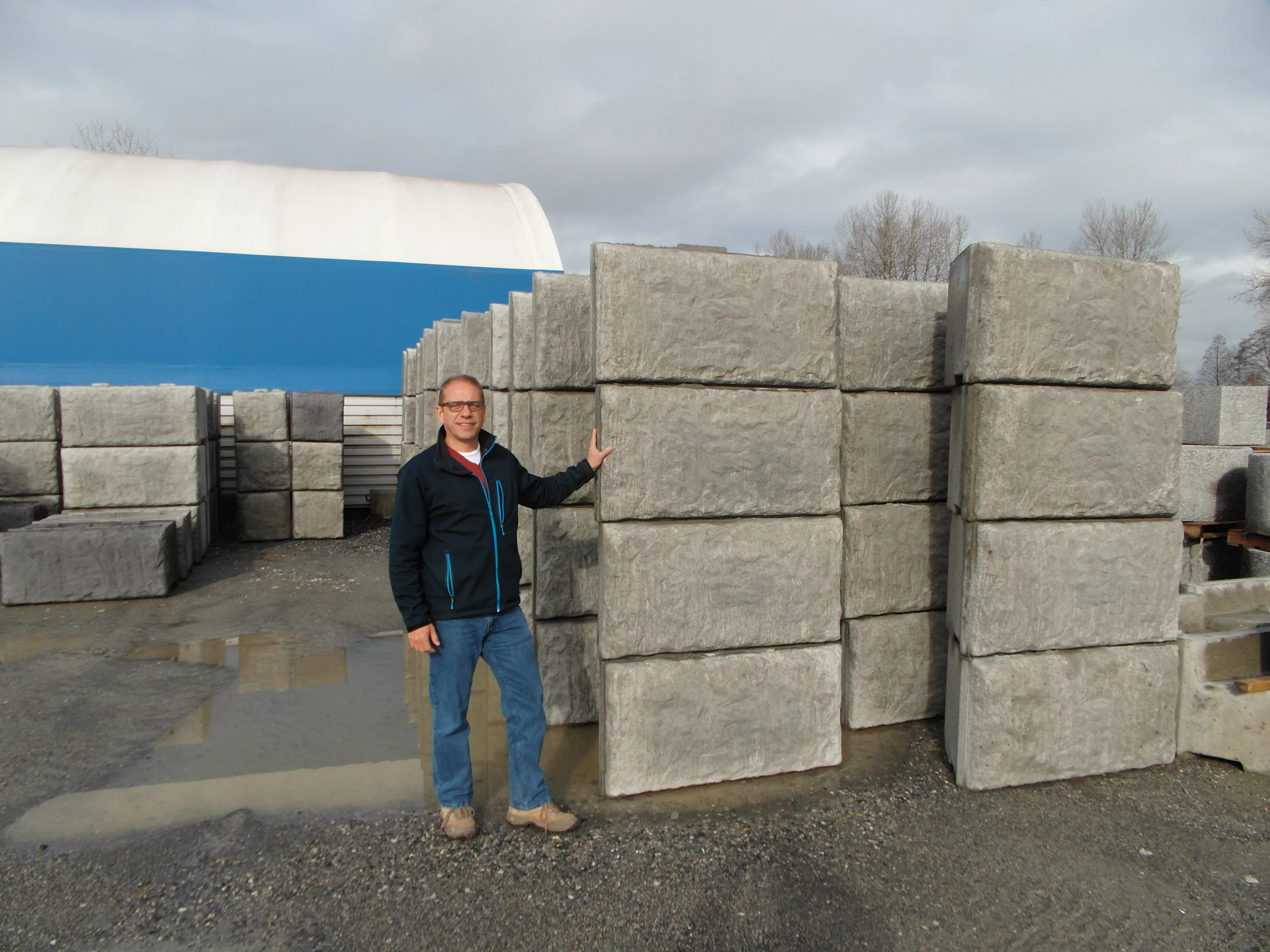 precast concrete large retaining wall blocks Sanderson Concrete