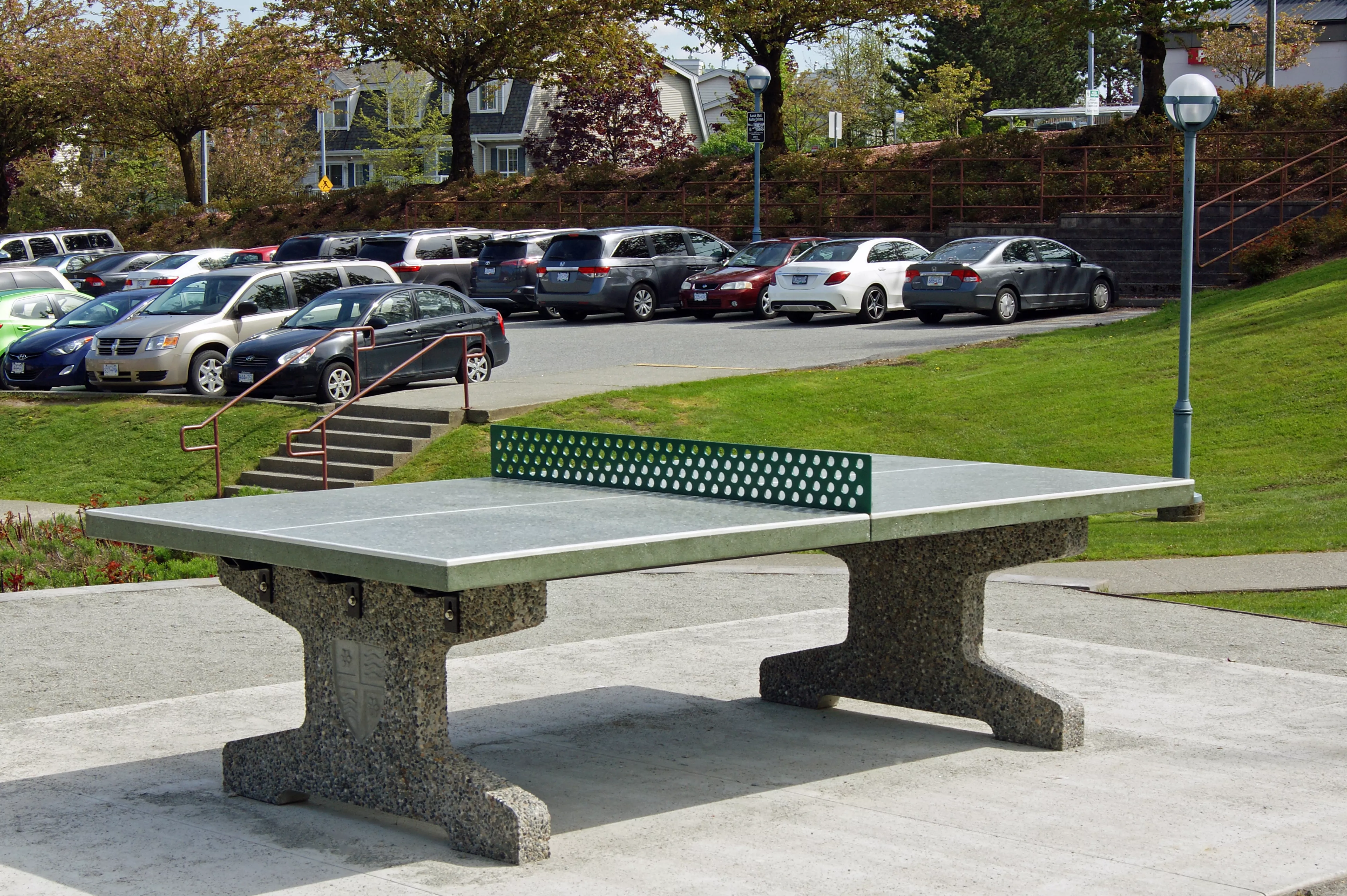 Heavy-duty outdoor polished green precast concrete ping pong table