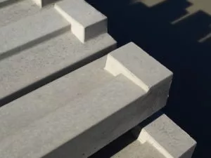 precast concrete window sills with end dams or shoulders