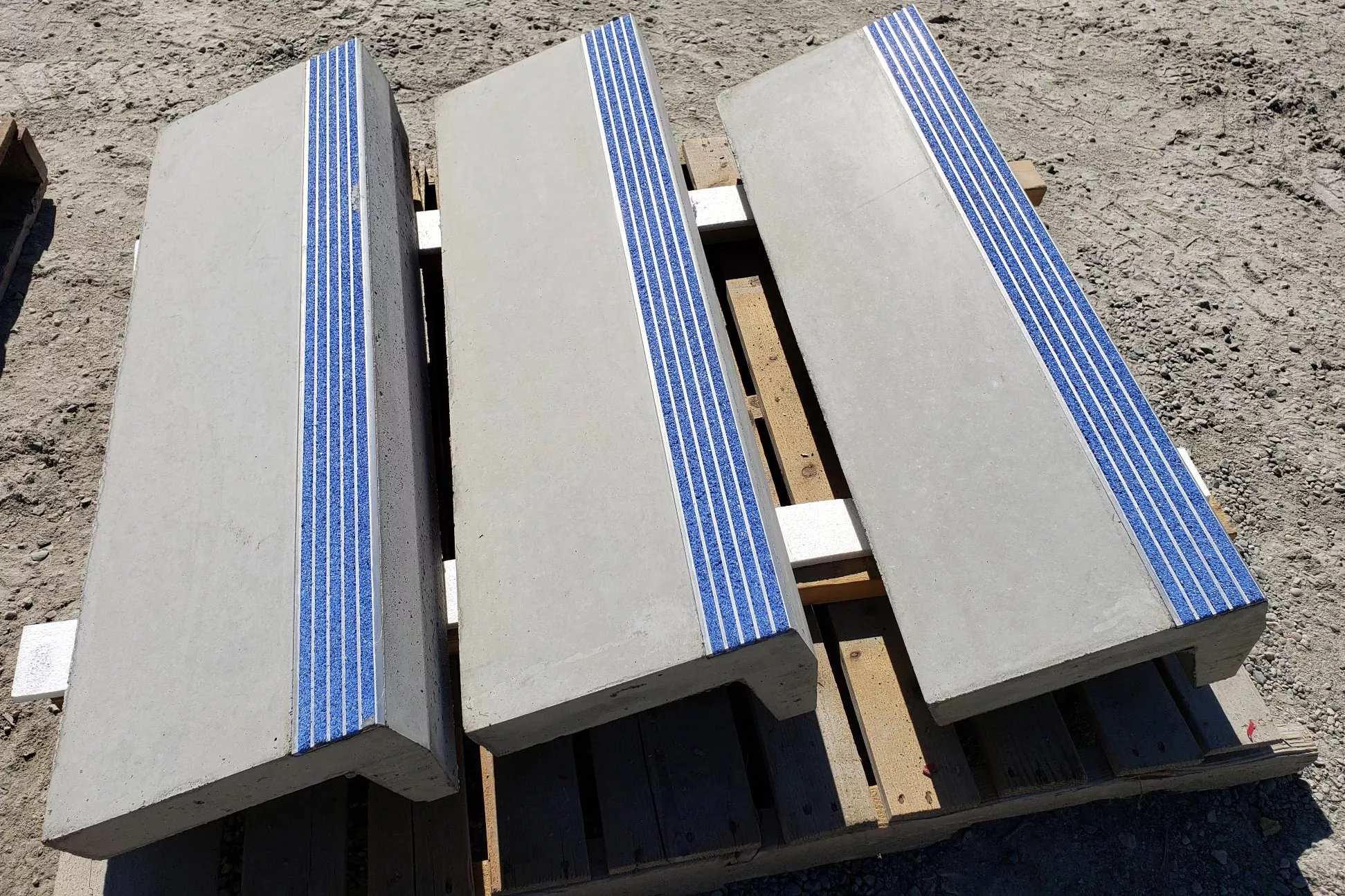 Precast concrete stair treads with blue carborundum nosing