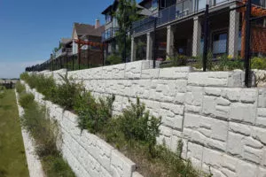 Magnum planter retaining wall