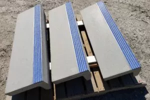 blue-carborundum-precast-concrete-treads