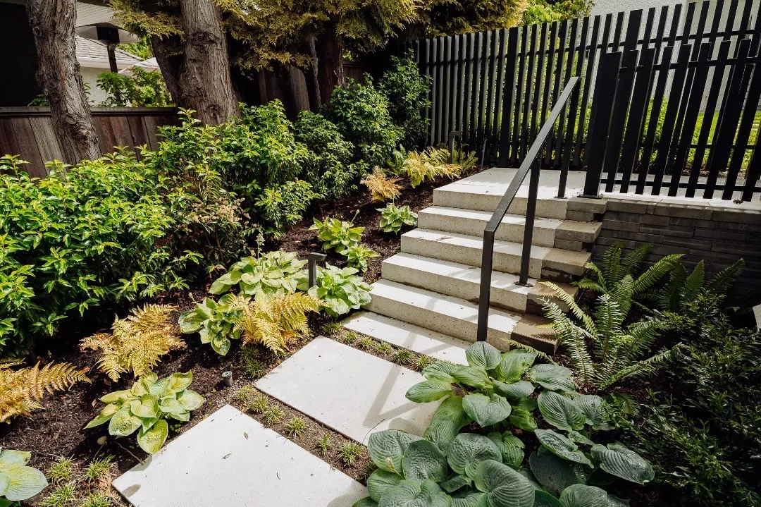 Roman precast landscaping stairs installed through a landscaped outdoor area